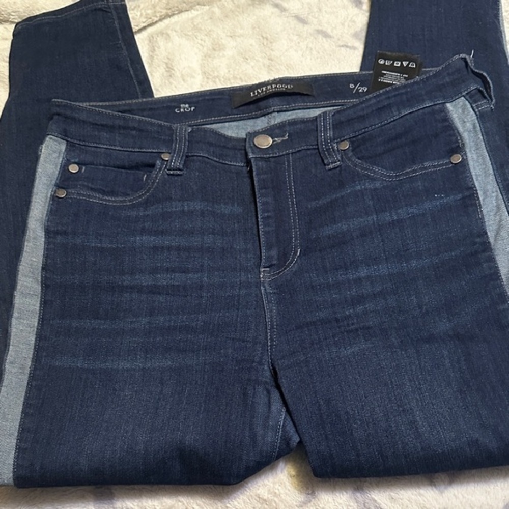 689. Liverpool the crop Women's Two-Tone Blue Ankle Jeans size 8